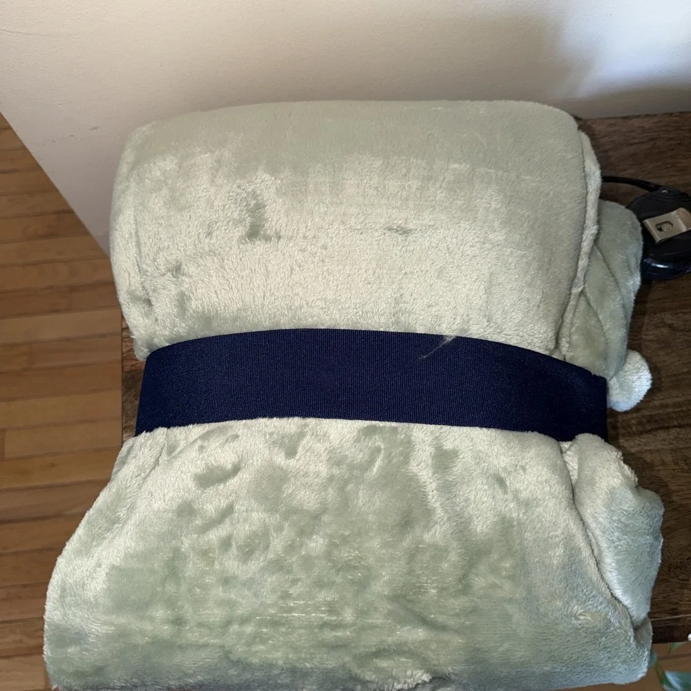 Berkshire Blanket Velvet Soft  Throw 50